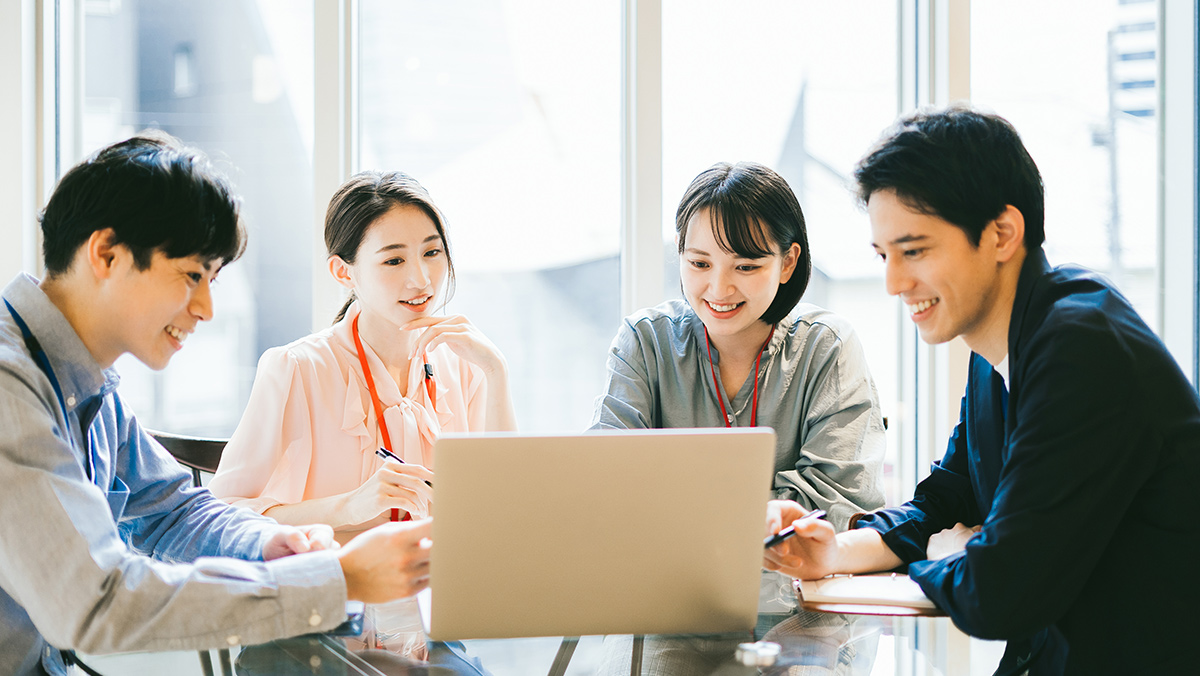 マイナ保険証への完全移行はいつから？健康保険証の有効期限と企業の実務対応を解説